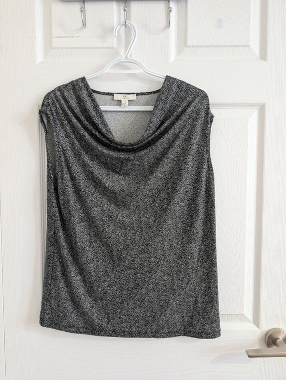 HALSTON Cowl Neck Sleeveless Top – Black & White Abstract Print Chic Blouse - S